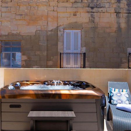 Exquisite 3-Bedroom Duplex Penthouse With Jacuzzi In Valletta Centre Ngoại thất bức ảnh