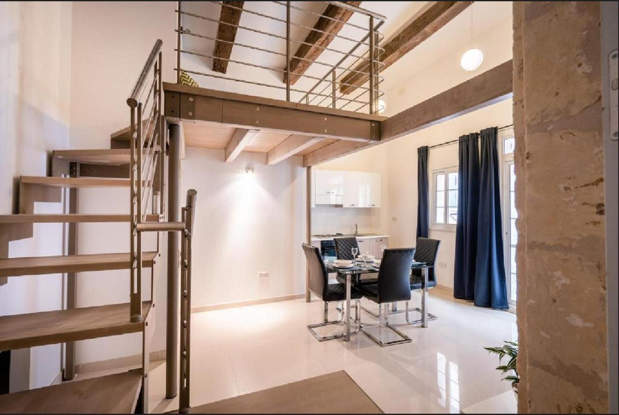 Exquisite 3-Bedroom Duplex Penthouse With Jacuzzi In Valletta Centre Ngoại thất bức ảnh
