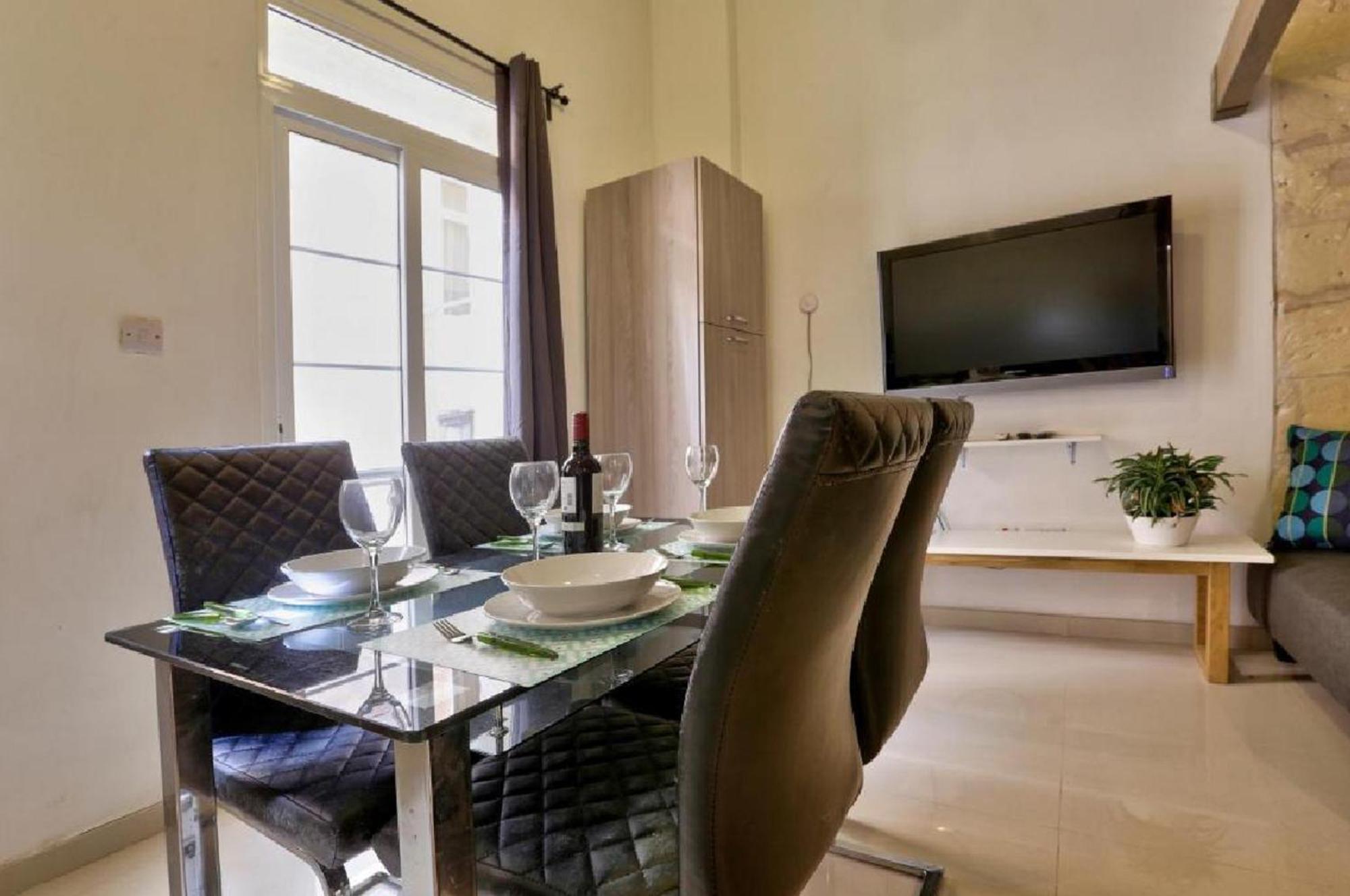 Exquisite 3-Bedroom Duplex Penthouse With Jacuzzi In Valletta Centre Ngoại thất bức ảnh
