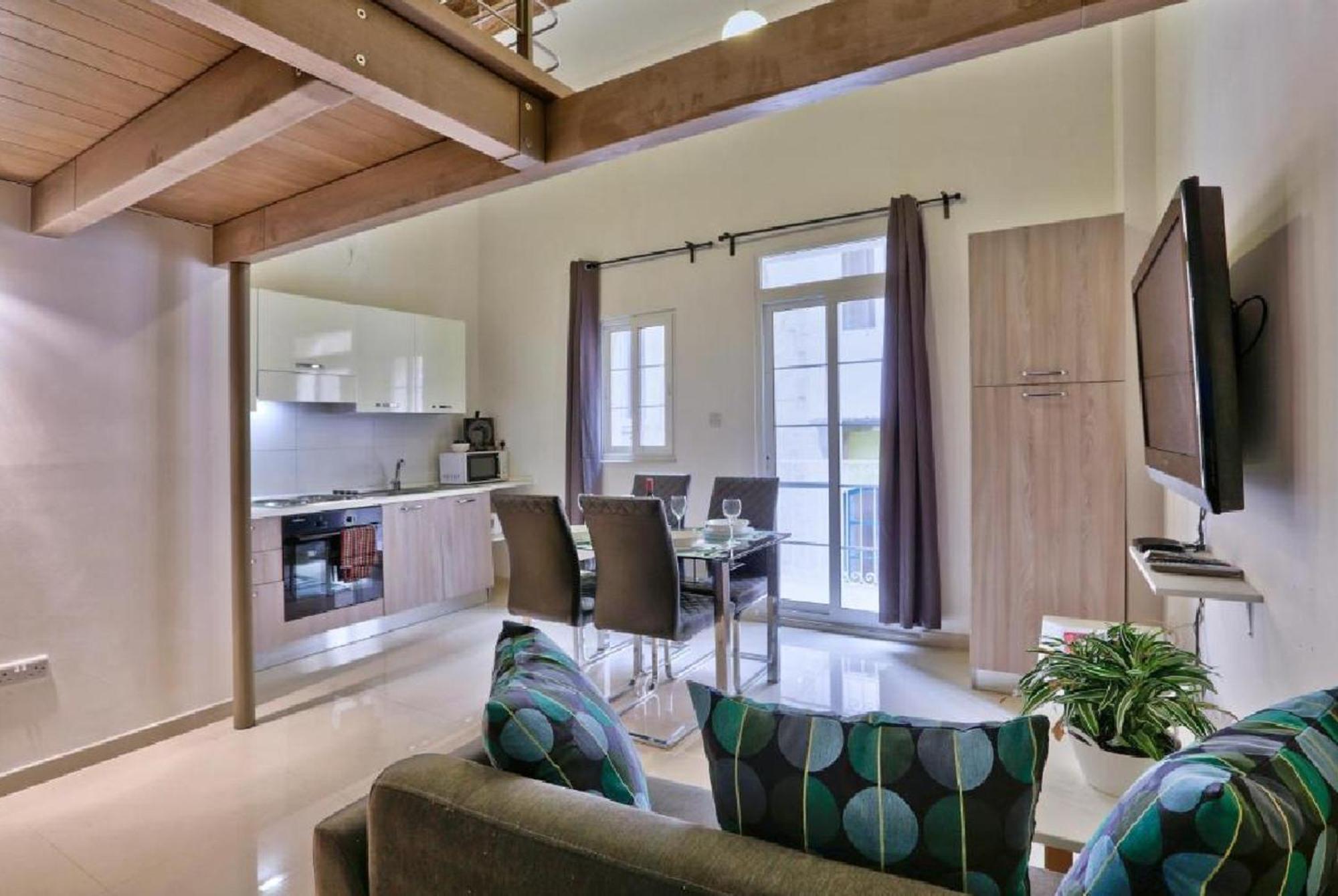 Exquisite 3-Bedroom Duplex Penthouse With Jacuzzi In Valletta Centre Ngoại thất bức ảnh