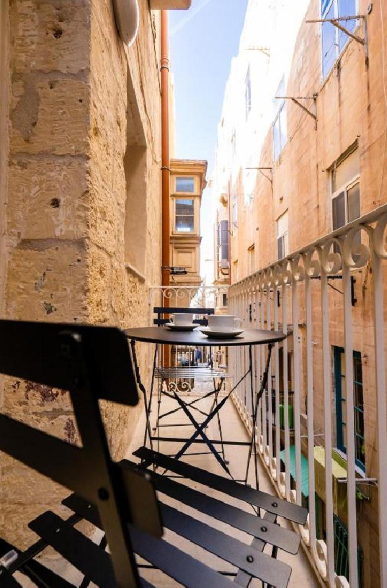 Exquisite 3-Bedroom Duplex Penthouse With Jacuzzi In Valletta Centre Ngoại thất bức ảnh