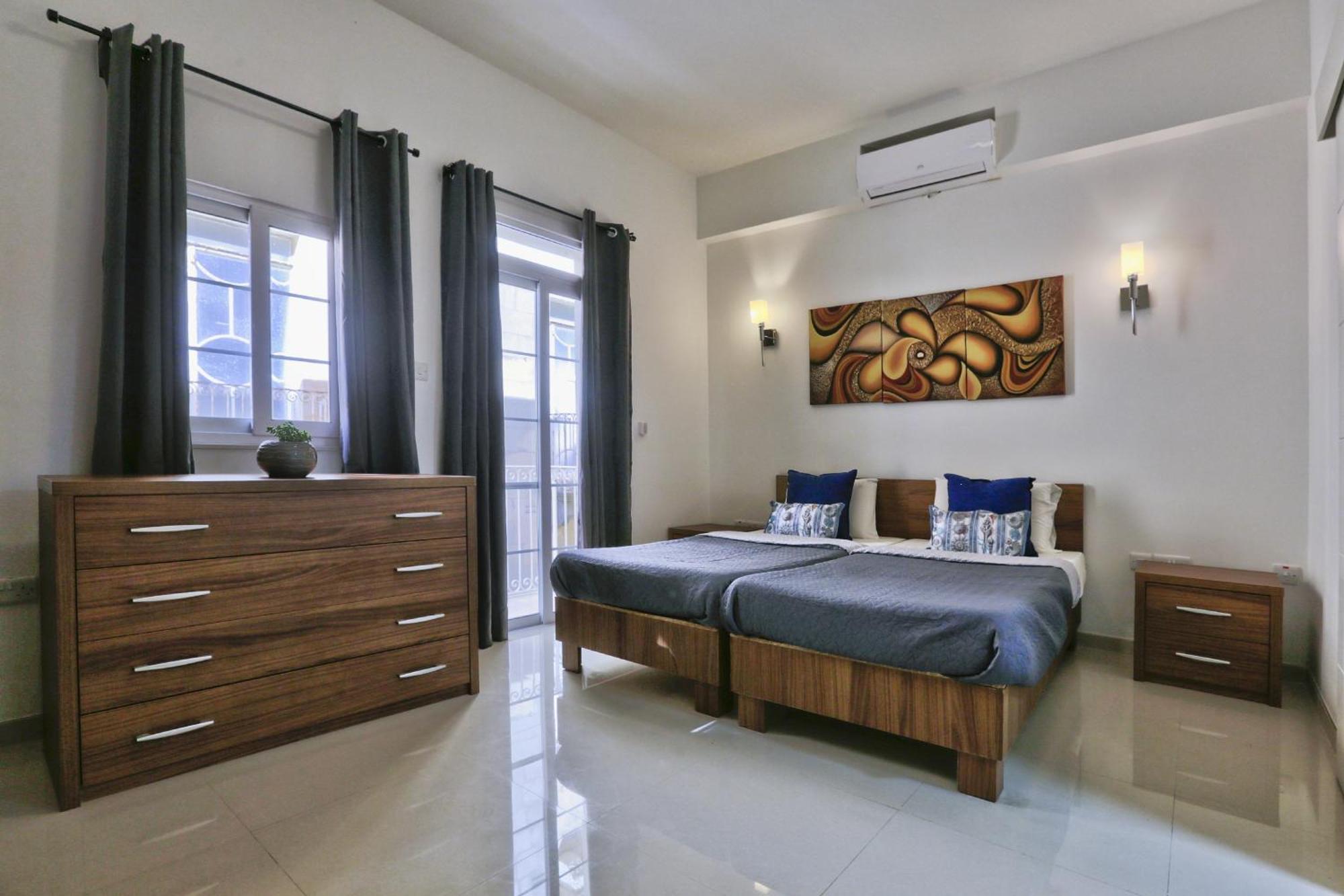 Exquisite 3-Bedroom Duplex Penthouse With Jacuzzi In Valletta Centre Ngoại thất bức ảnh
