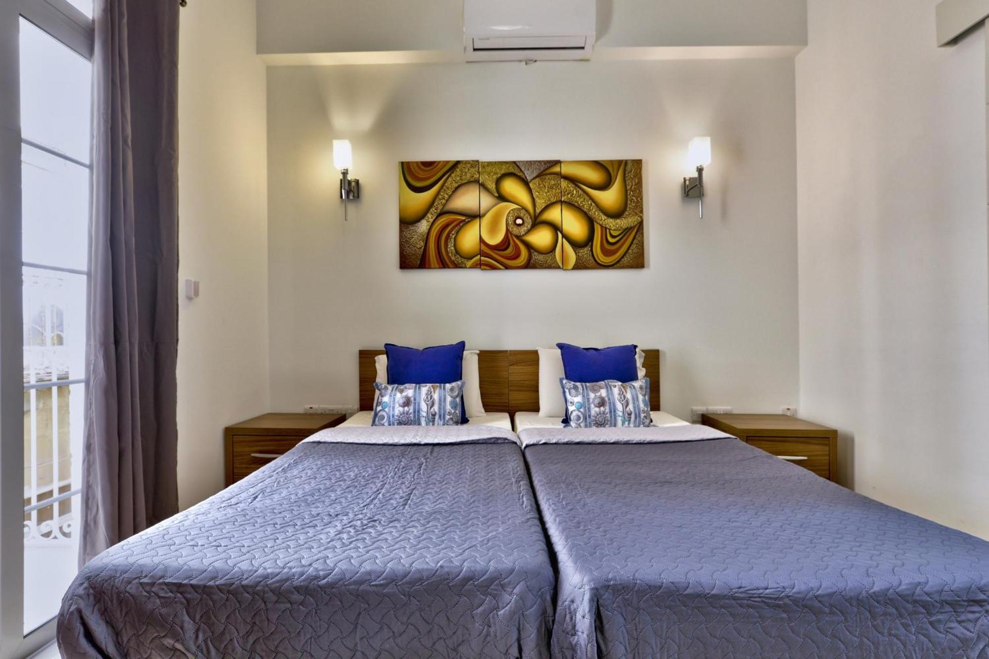 Exquisite 3-Bedroom Duplex Penthouse With Jacuzzi In Valletta Centre Ngoại thất bức ảnh