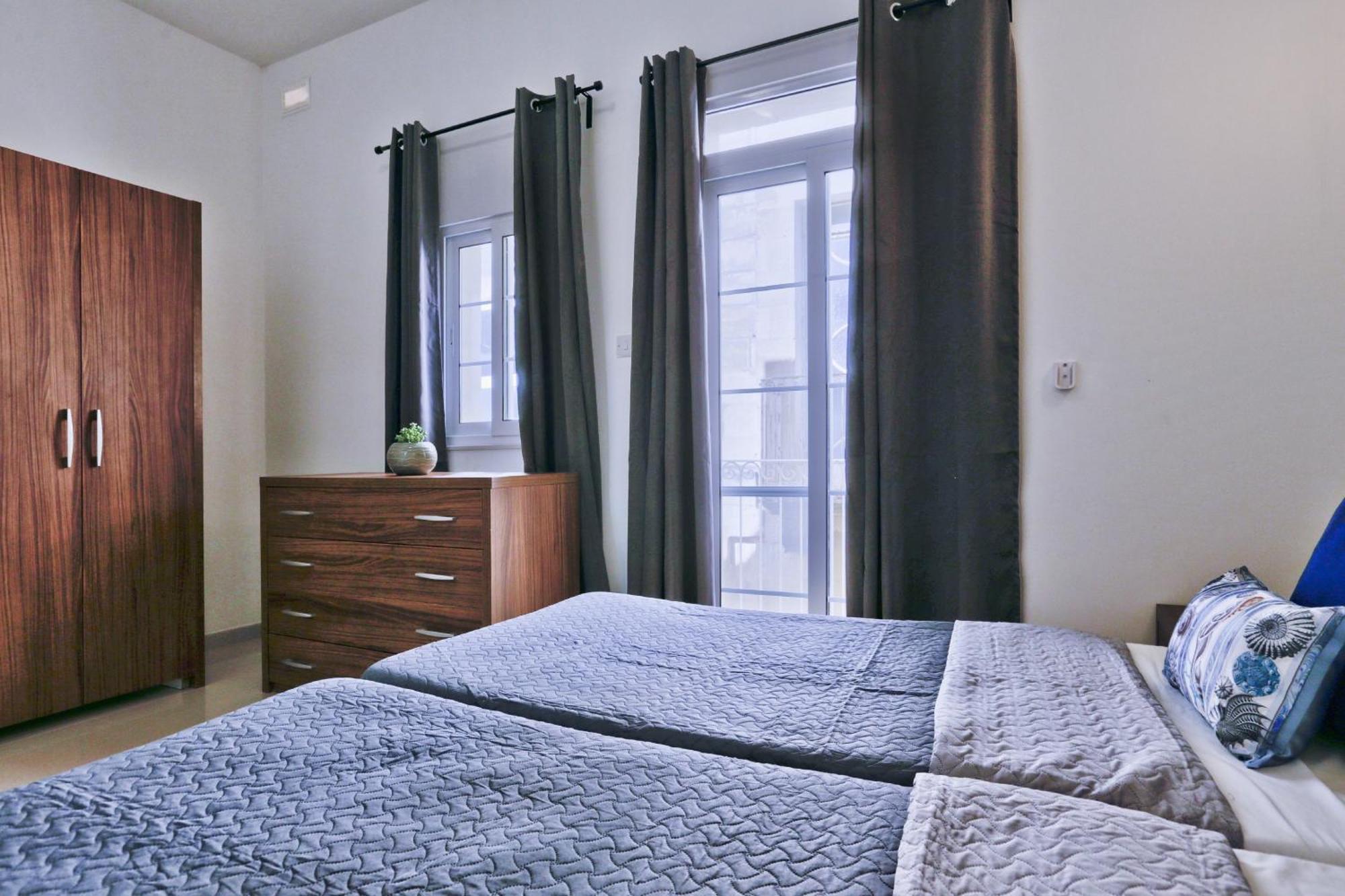 Exquisite 3-Bedroom Duplex Penthouse With Jacuzzi In Valletta Centre Ngoại thất bức ảnh