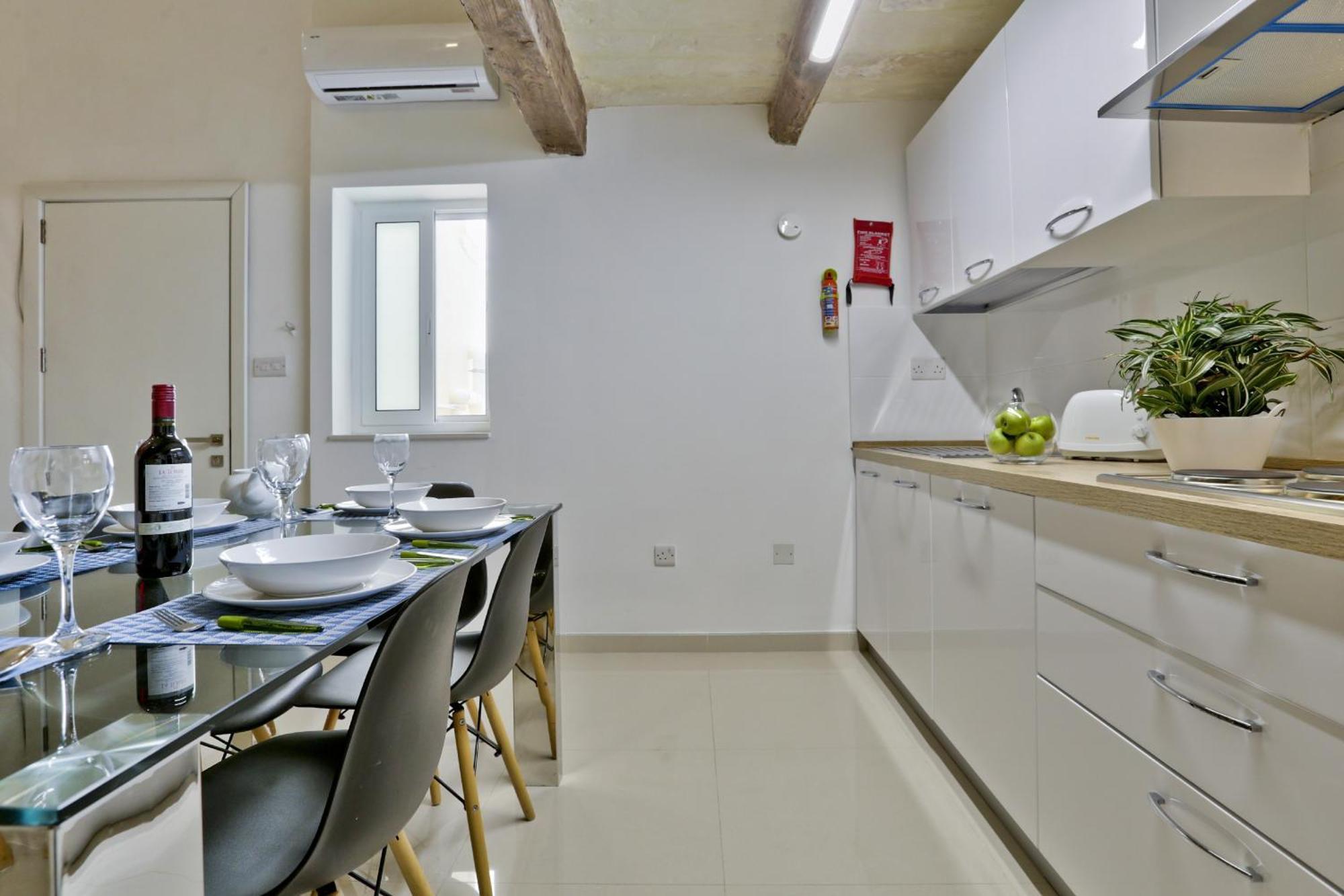 Exquisite 3-Bedroom Duplex Penthouse With Jacuzzi In Valletta Centre Ngoại thất bức ảnh
