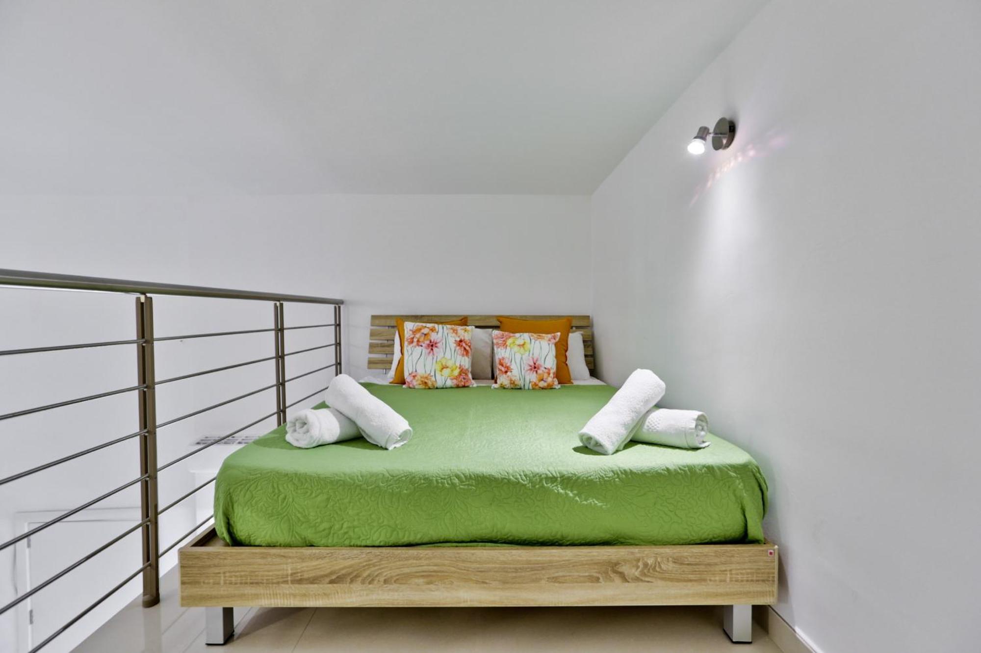Exquisite 3-Bedroom Duplex Penthouse With Jacuzzi In Valletta Centre Ngoại thất bức ảnh