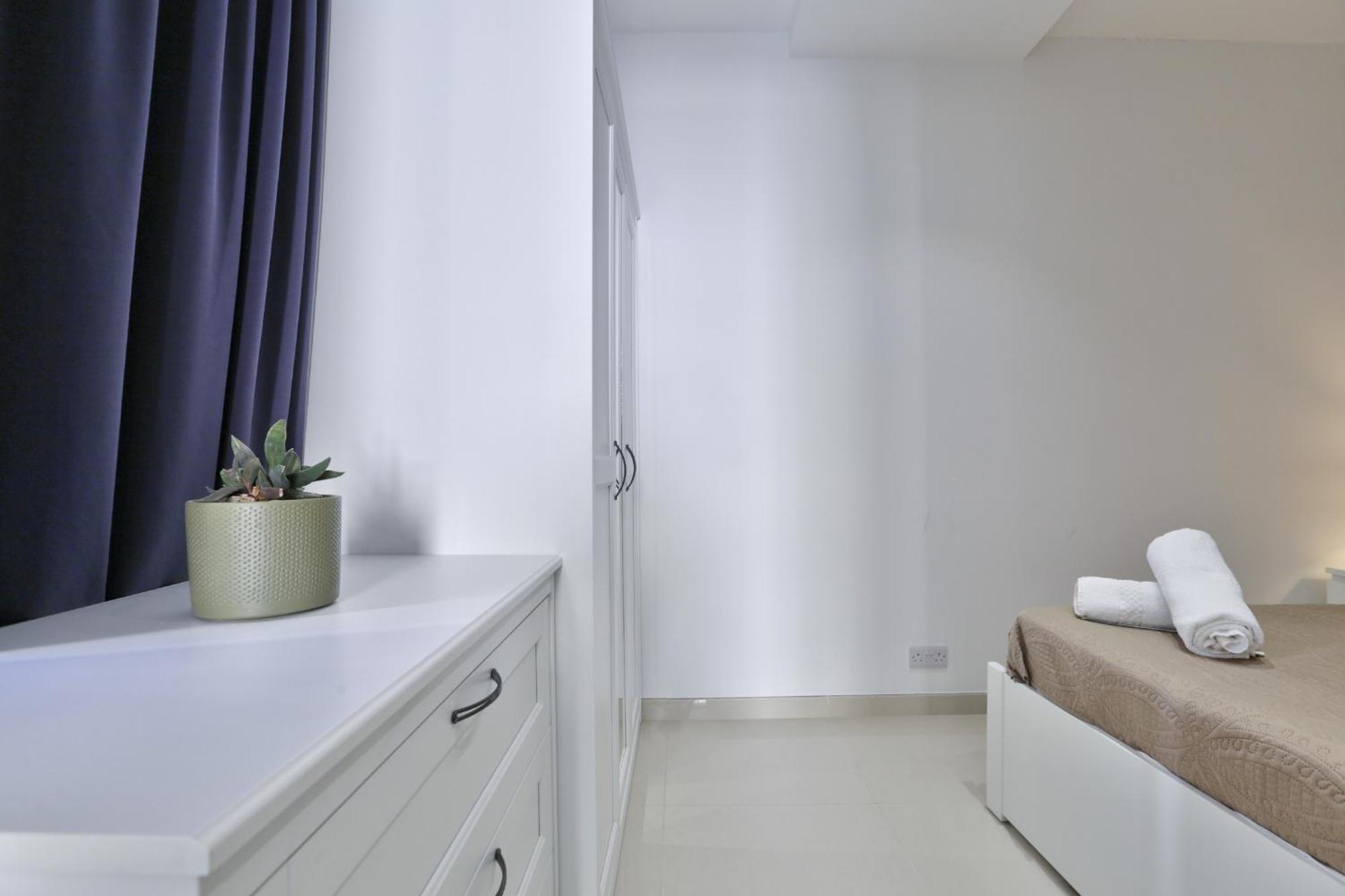 Exquisite 3-Bedroom Duplex Penthouse With Jacuzzi In Valletta Centre Ngoại thất bức ảnh